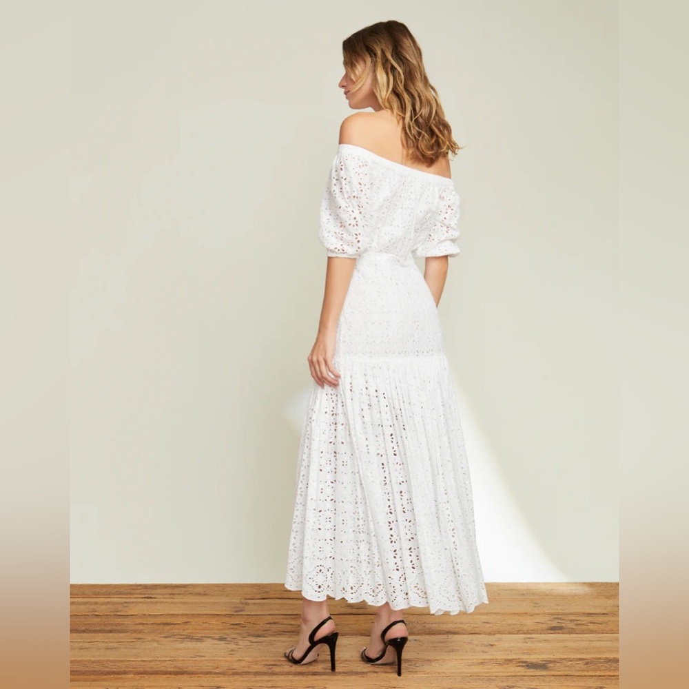⭐️ NEW W/OUT TAGS ⭐️ White Cali Eyelet Dress - Picture 3 of 3